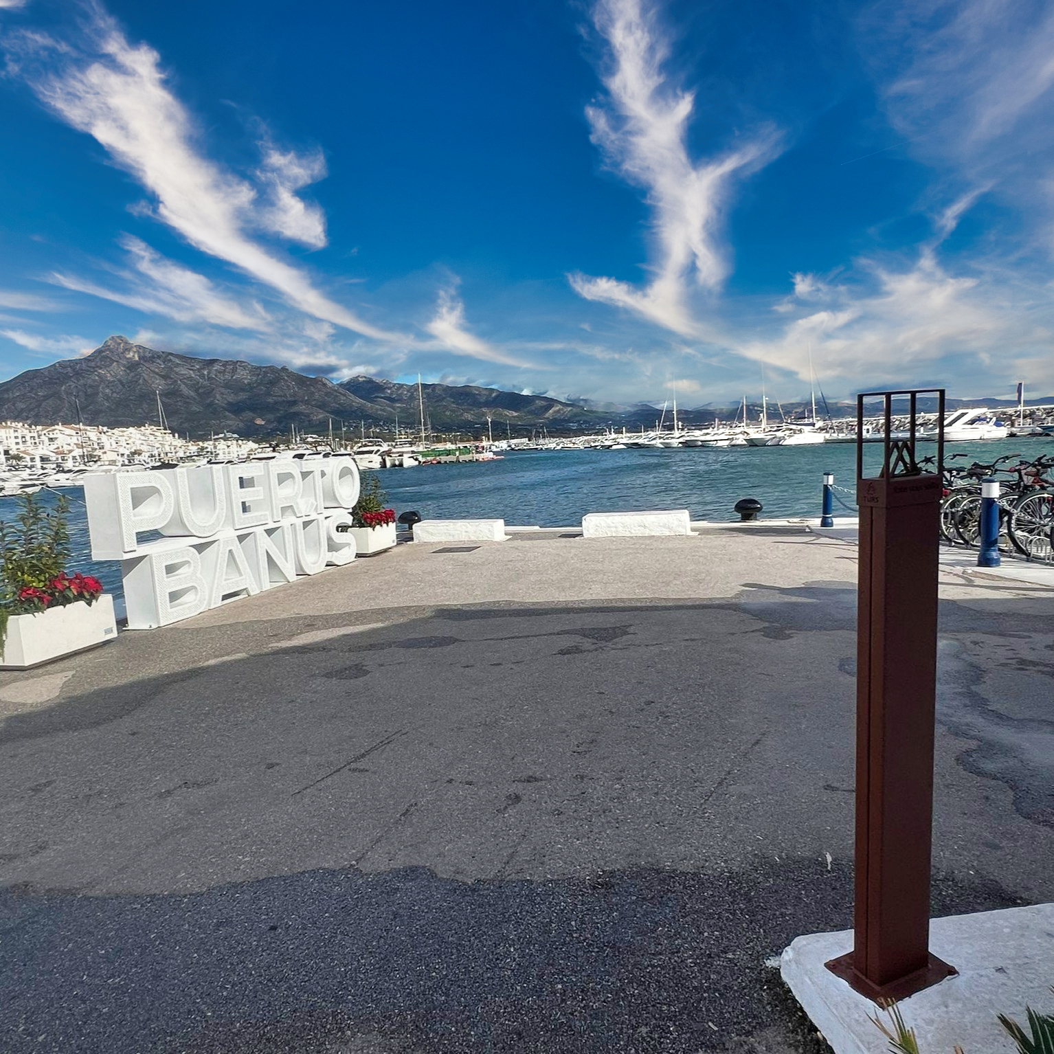 Muelle de honor de Puerto Banús